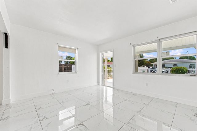 8800 NW 33RD AVE Avenue, Miami, FL 33147