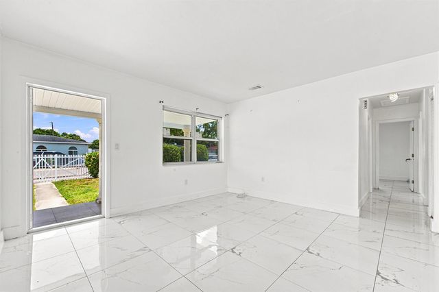 8800 NW 33RD AVE Avenue, Miami, FL 33147