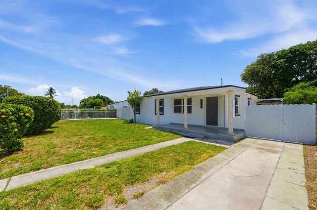 8800 NW 33RD AVE Avenue, Miami, FL 33147