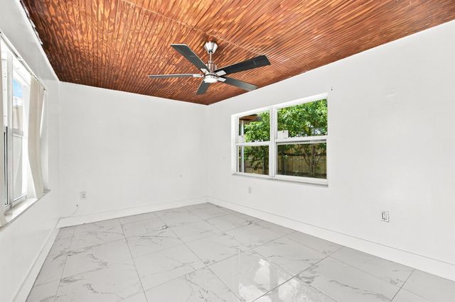 8800 NW 33RD AVE Avenue, Miami, FL 33147