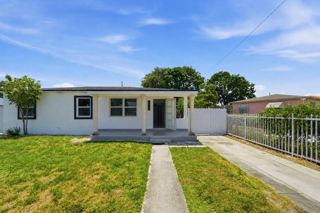 8800 NW 33RD AVE Avenue, Miami, FL 33147
