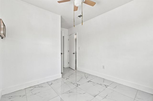 8800 NW 33RD AVE Avenue, Miami, FL 33147