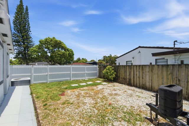 8800 NW 33RD AVE Avenue, Miami, FL 33147
