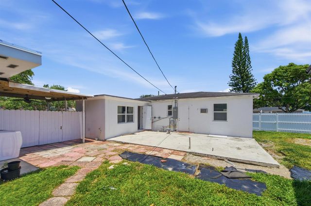 8800 NW 33RD AVE Avenue, Miami, FL 33147