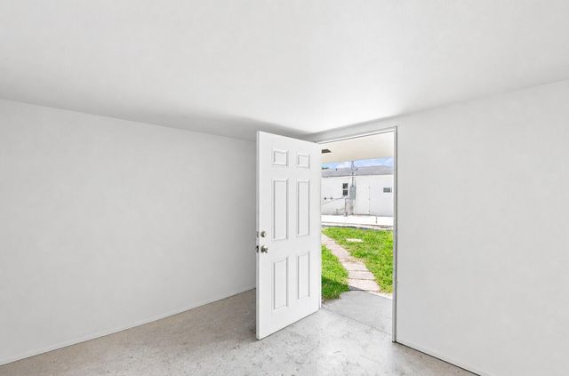8800 NW 33RD AVE Avenue, Miami, FL 33147