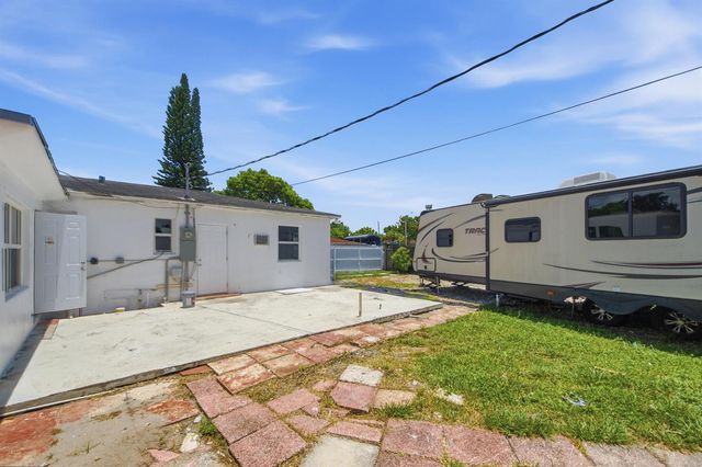 8800 NW 33RD AVE Avenue, Miami, FL 33147