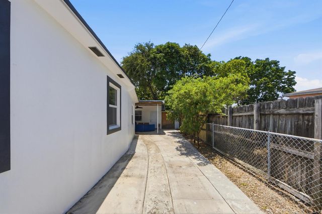 8800 NW 33RD AVE Avenue, Miami, FL 33147