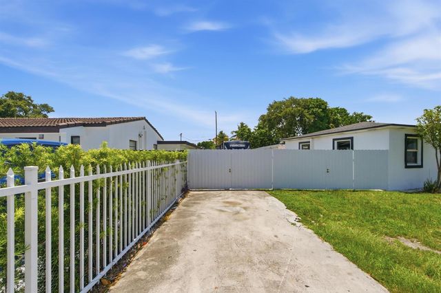 8800 NW 33RD AVE Avenue, Miami, FL 33147