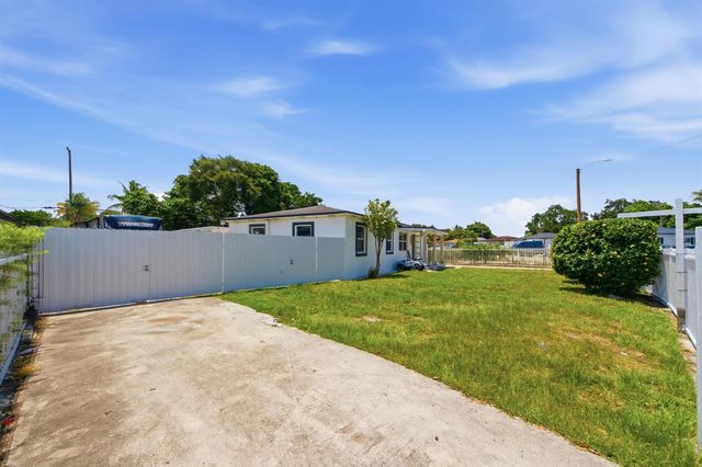 8800 NW 33RD AVE Avenue, Miami, FL 33147