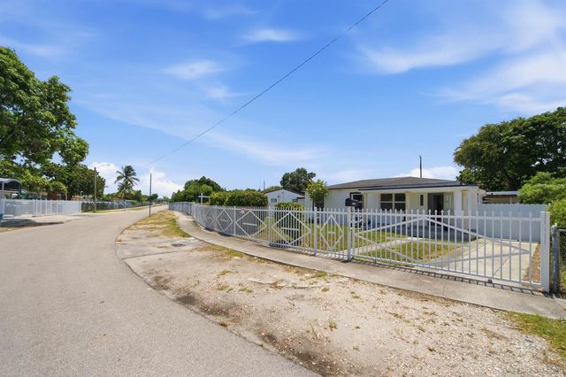 8800 NW 33RD AVE Avenue, Miami, FL 33147
