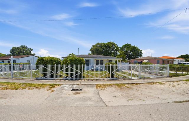 8800 NW 33RD AVE Avenue, Miami, FL 33147