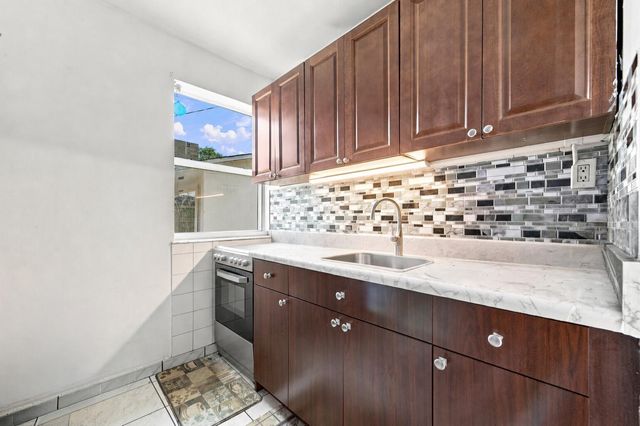 8800 NW 33RD AVE Avenue, Miami, FL 33147
