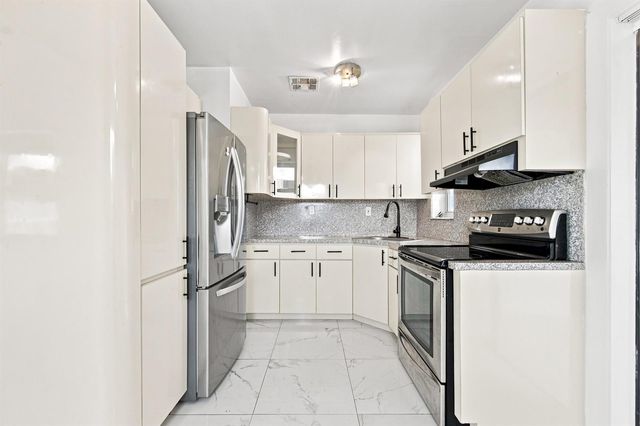 8800 NW 33RD AVE Avenue, Miami, FL 33147