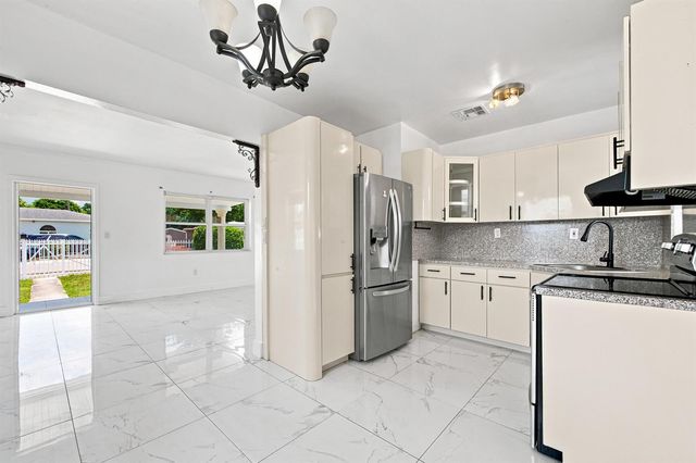 8800 NW 33RD AVE Avenue, Miami, FL 33147