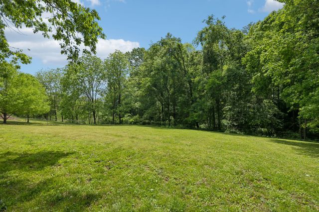 1240 Camp Ravine Rd, Burns, TN 37029