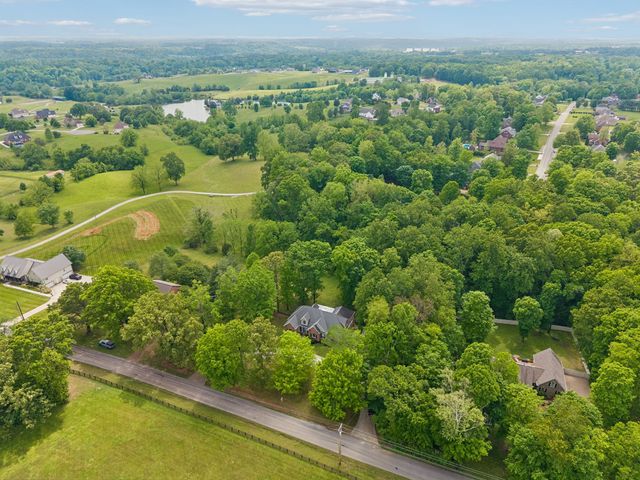 1240 Camp Ravine Rd, Burns, TN 37029