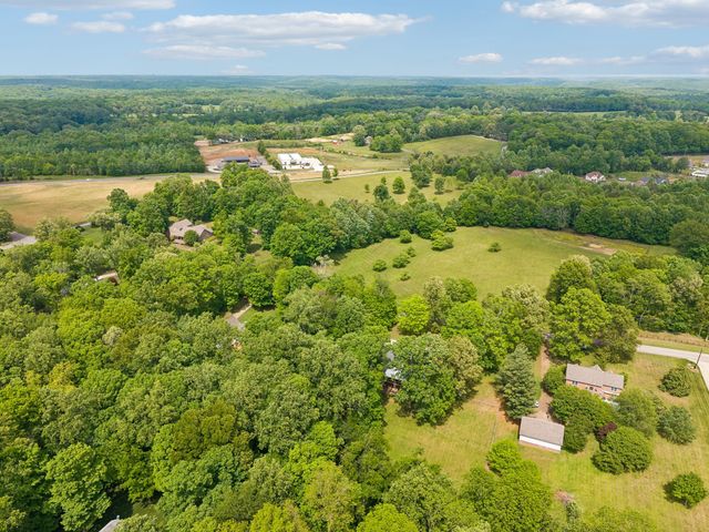 1240 Camp Ravine Rd, Burns, TN 37029
