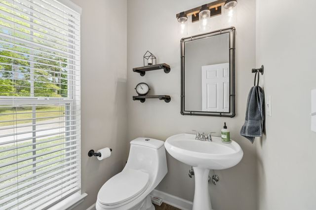 1240 Camp Ravine Rd, Burns, TN 37029