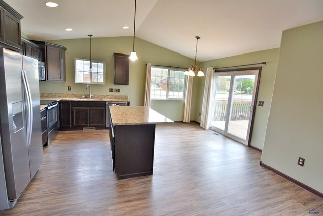 6860 CAMBRIDGE CT, Summerset, SD 57718