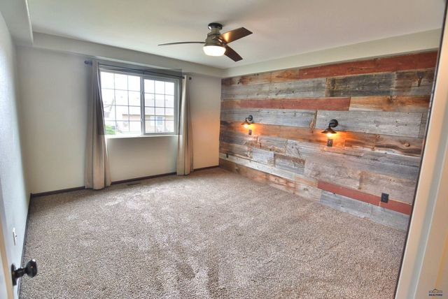 6860 CAMBRIDGE CT, Summerset, SD 57718