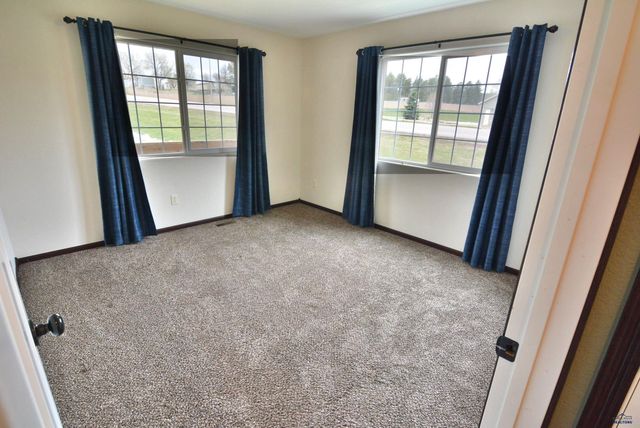 6860 CAMBRIDGE CT, Summerset, SD 57718