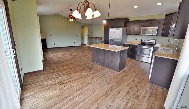 6860 CAMBRIDGE CT, Summerset, SD 57718
