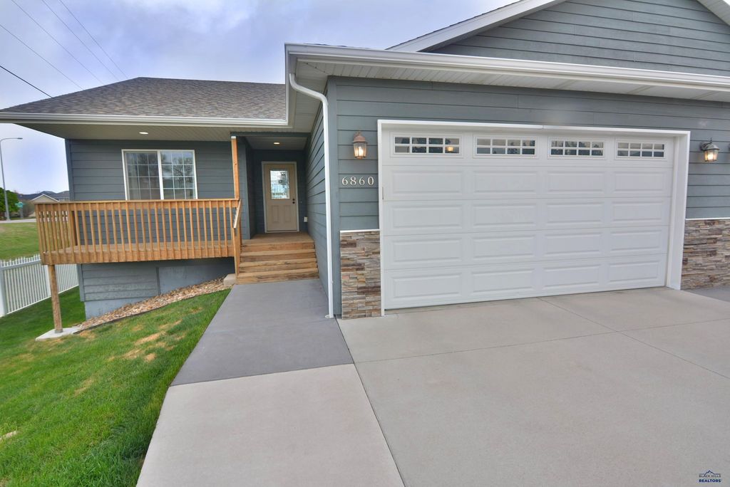 6860 CAMBRIDGE CT, Summerset, SD 57718