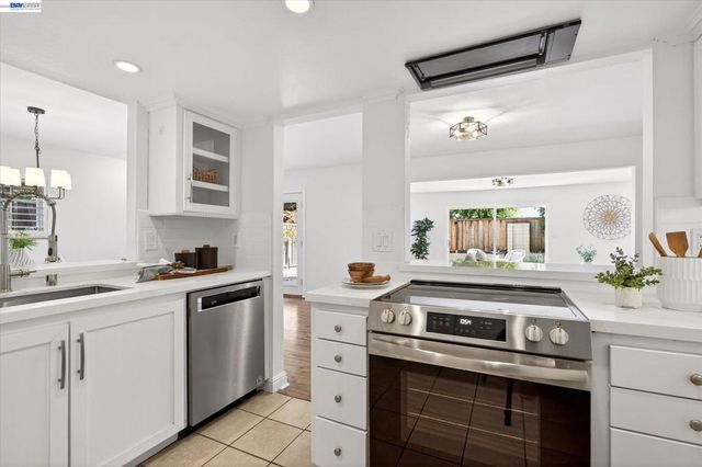 108 Summerwood Pl, Concord, CA 94518