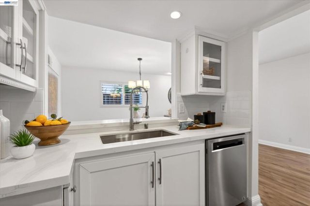 108 Summerwood Pl, Concord, CA 94518