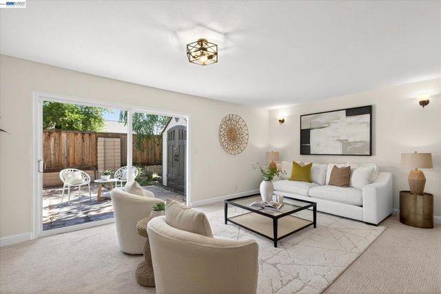 108 Summerwood Pl, Concord, CA 94518
