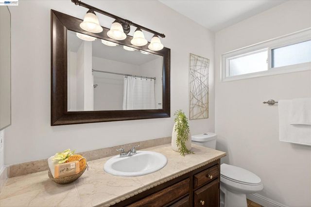 108 Summerwood Pl, Concord, CA 94518