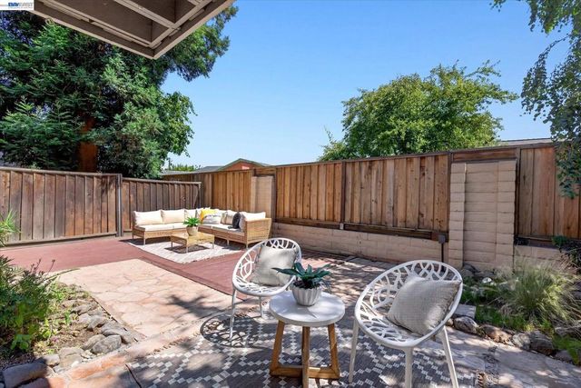 108 Summerwood Pl, Concord, CA 94518