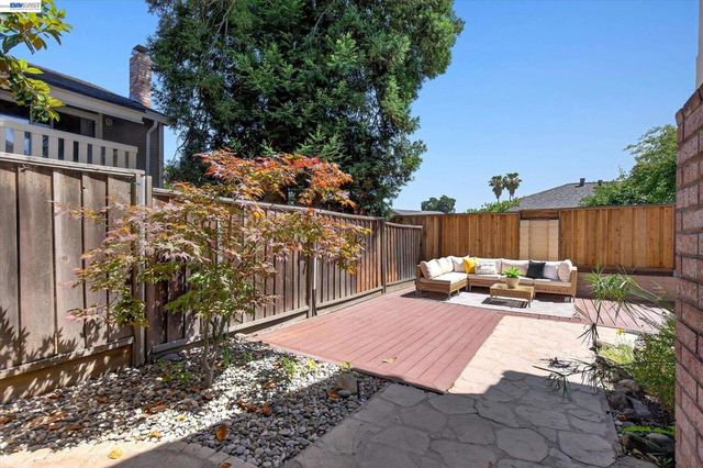 108 Summerwood Pl, Concord, CA 94518