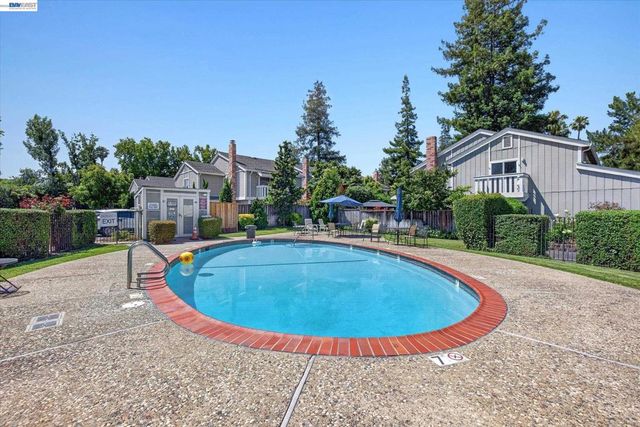 108 Summerwood Pl, Concord, CA 94518