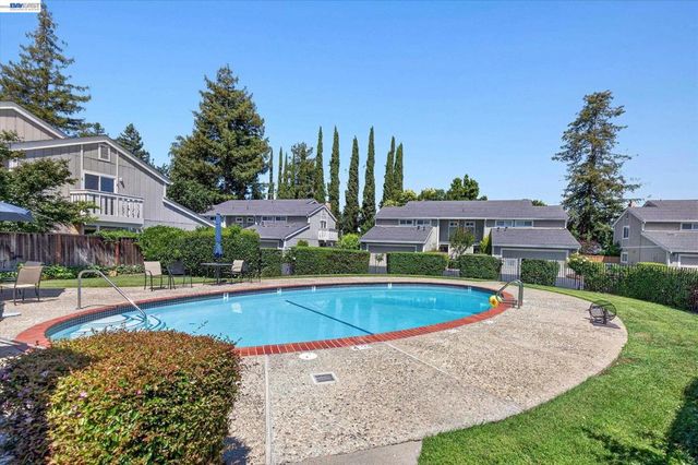 108 Summerwood Pl, Concord, CA 94518