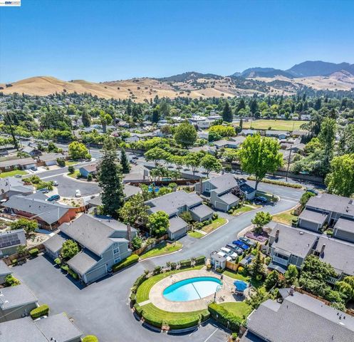 108 Summerwood Pl, Concord, CA 94518