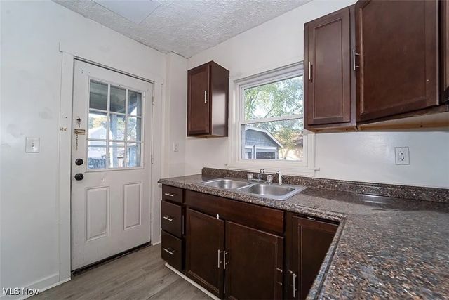 1150 Wooster Road N, Barberton, OH 44203