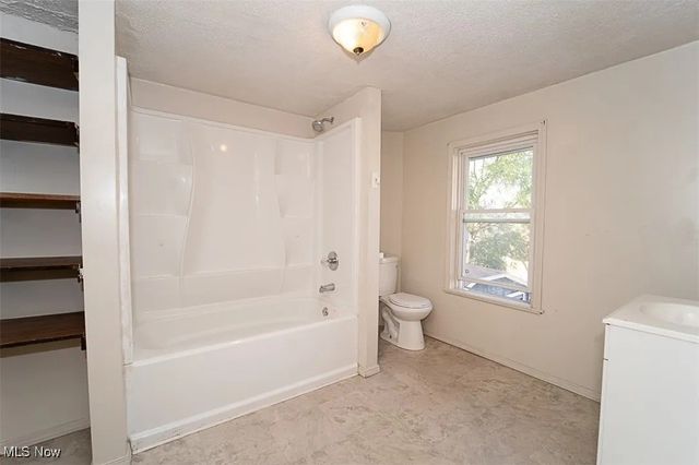 1150 Wooster Road N, Barberton, OH 44203