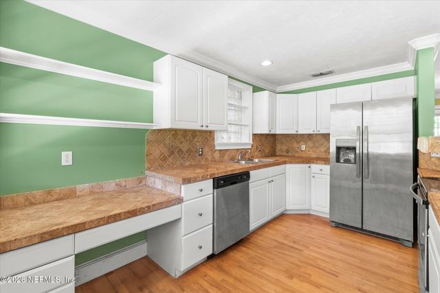 116 OAKLAND Avenue S, San Mateo, FL 32187