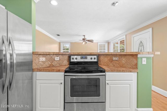 116 OAKLAND Avenue S, San Mateo, FL 32187