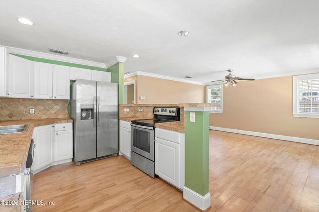 116 OAKLAND Avenue S, San Mateo, FL 32187