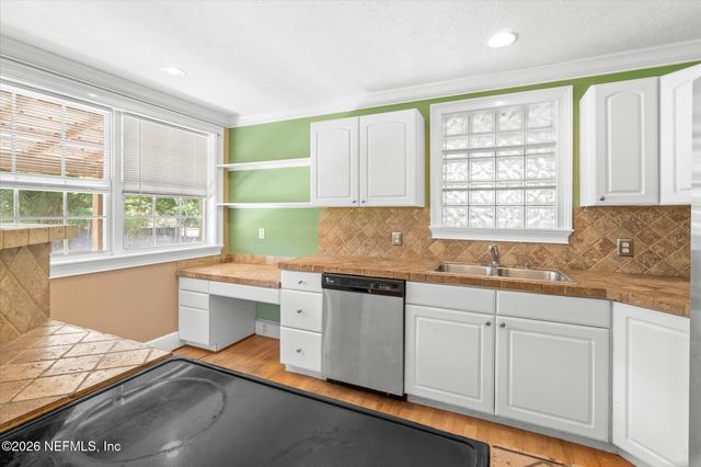 116 OAKLAND Avenue S, San Mateo, FL 32187