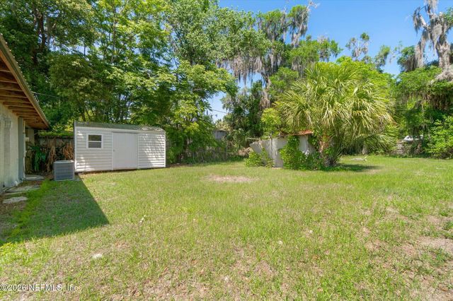 116 OAKLAND Avenue S, San Mateo, FL 32187