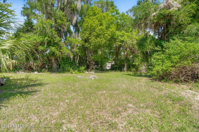116 OAKLAND Avenue S, San Mateo, FL 32187