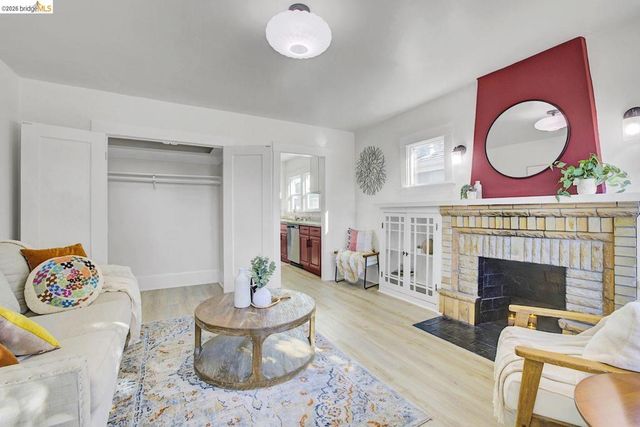 5718 5718 Adeline St, Oakland, CA 94608