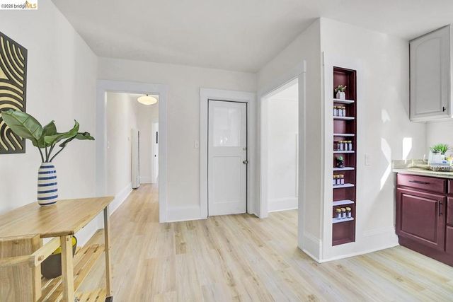 5718 5718 Adeline St, Oakland, CA 94608