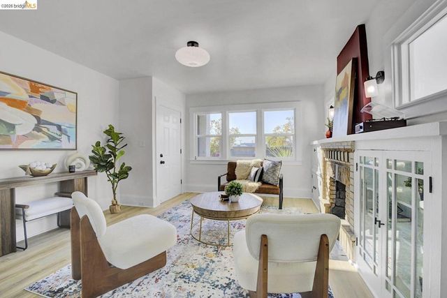 5718 5718 Adeline St, Oakland, CA 94608