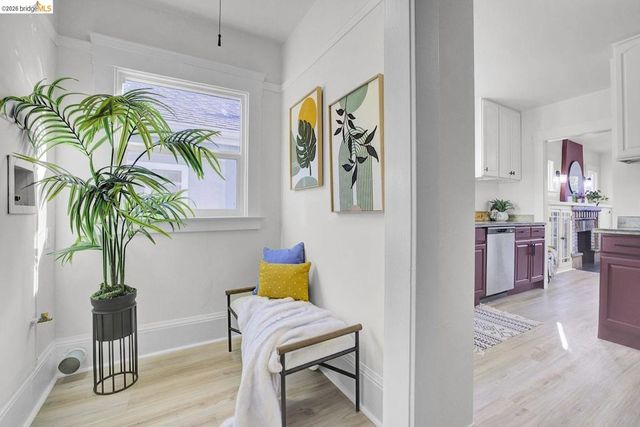 5718 5718 Adeline St, Oakland, CA 94608