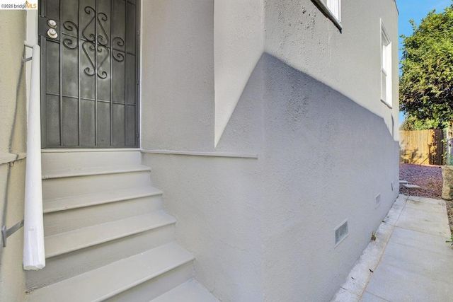 5718 5718 Adeline St, Oakland, CA 94608