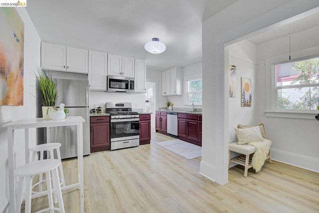 5718 5718 Adeline St, Oakland, CA 94608